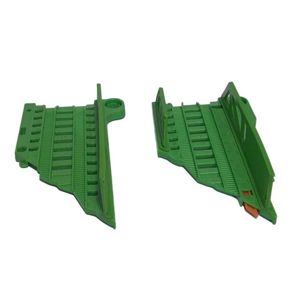 Thomas the Train Trackmaster Partial Cut Bridge Overpass Tracks Green Set of 2 - Picture 1 of 11